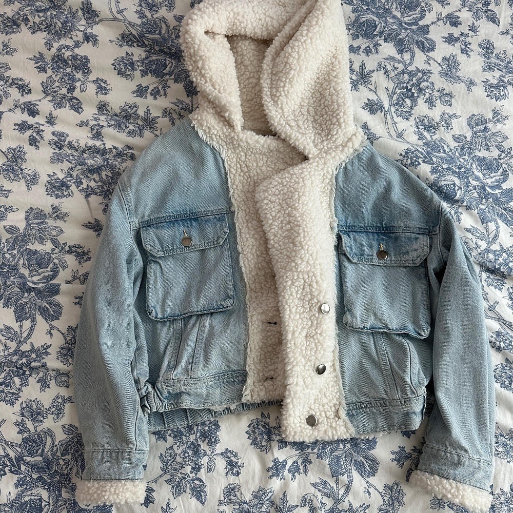 Sherpa-Lined Light Blue Denim Hooded Jacket - White Sherpa
